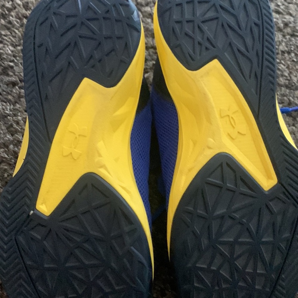 Steph Curry Boys Basketball shoes size 5 youth